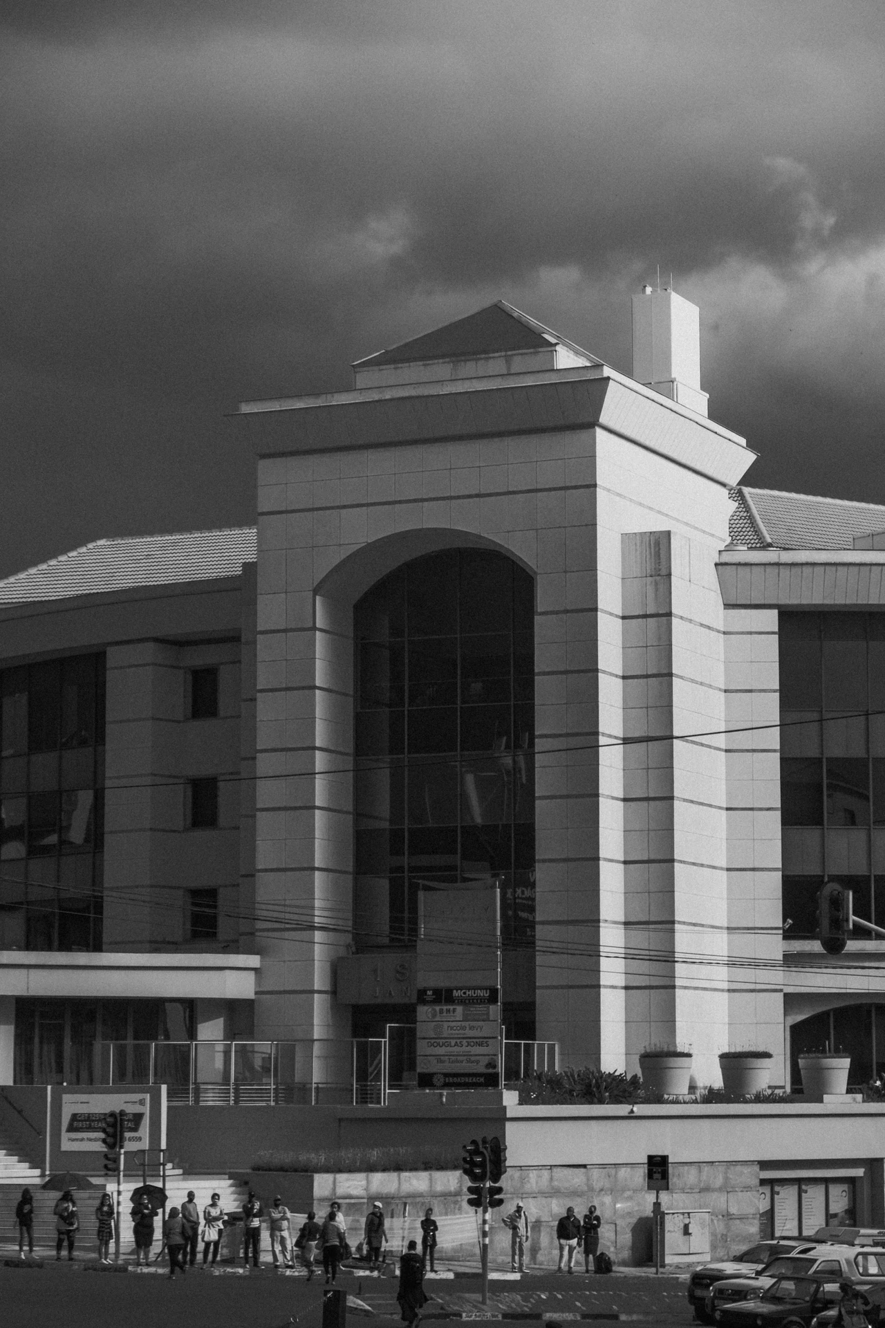 Grayscale photo of concrete building.